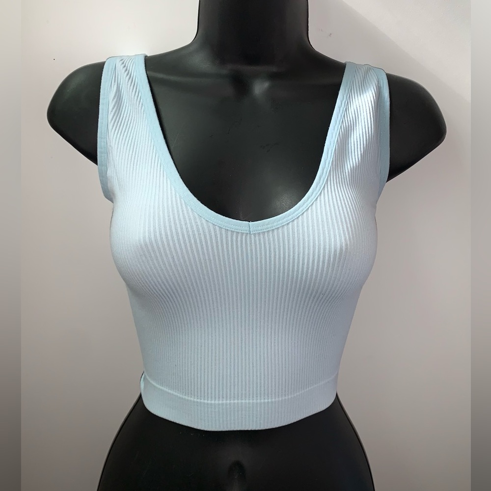 Basic Colsie crop top